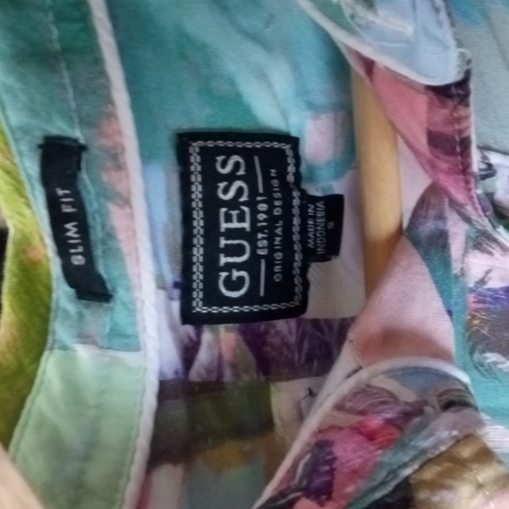 GUESS Palm button down Sm - Picture 4 of 8
